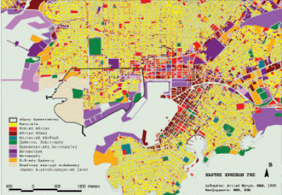 Χάρτης υφιστάμενων χρήσεων γης. Κίτρινο: κατοικία, κόκκινο: τοπικό κέντρο, μοβ ανοικτό: μεταφορές, πορτοκαλί: ειδικές χρήσεις, μοβ σκούρο: μεταποίηση, μπορντό: κέντρο πόλης (δεδομένα: ΑΤΤΙΚΟ ΜΕΤΡΟ 1996, επεξεργασία ΕΜΠ, ΣΠΕ). Με υπόλευκο: πρώην περιοχή μεταποίησης και νυν περιοχή ανάπλασης. Με μαύρη γραμμή φαίνονται τα όρια του Δήμου Δραπετσώνας.
